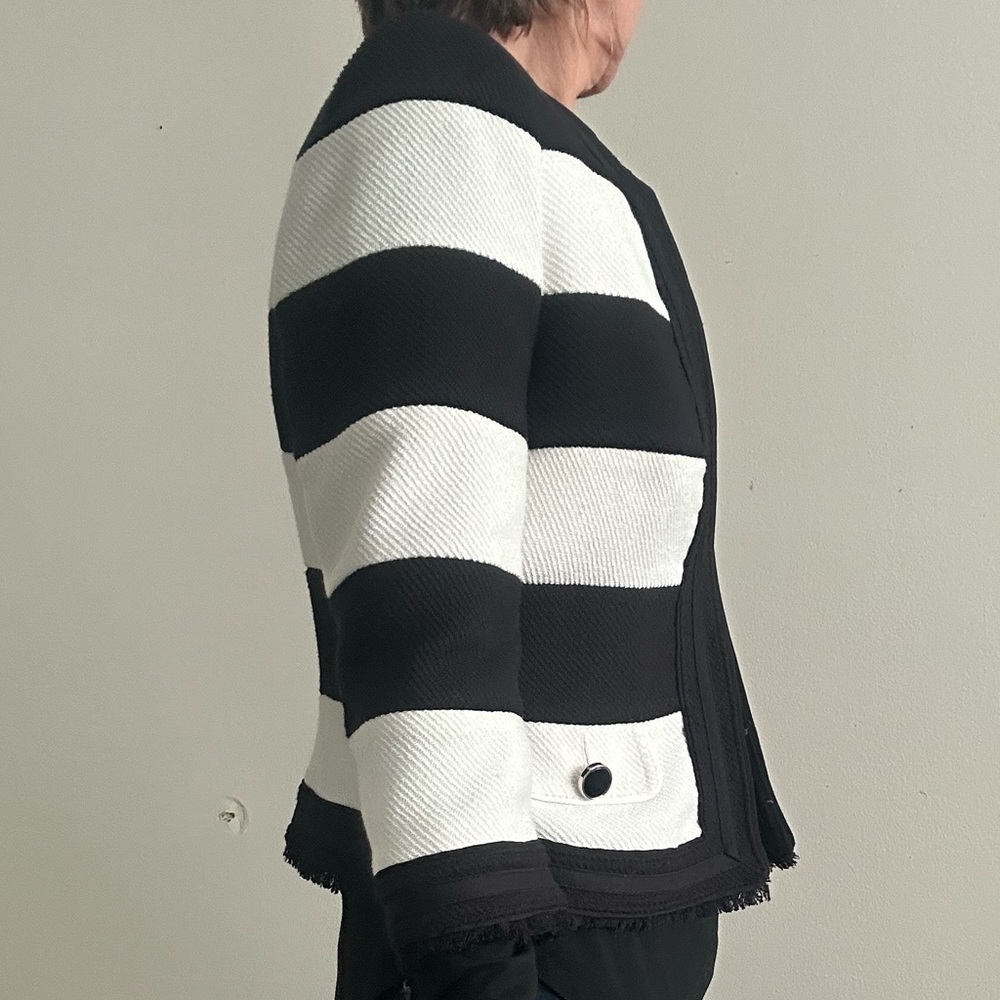 White House Black Market Chic Black and White Striped Women's Blazer - Picture 2 of 4